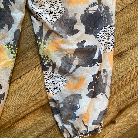 Lululemon Om Pant Mini Art Pop white Multi/ slate - Picture 8 of 10